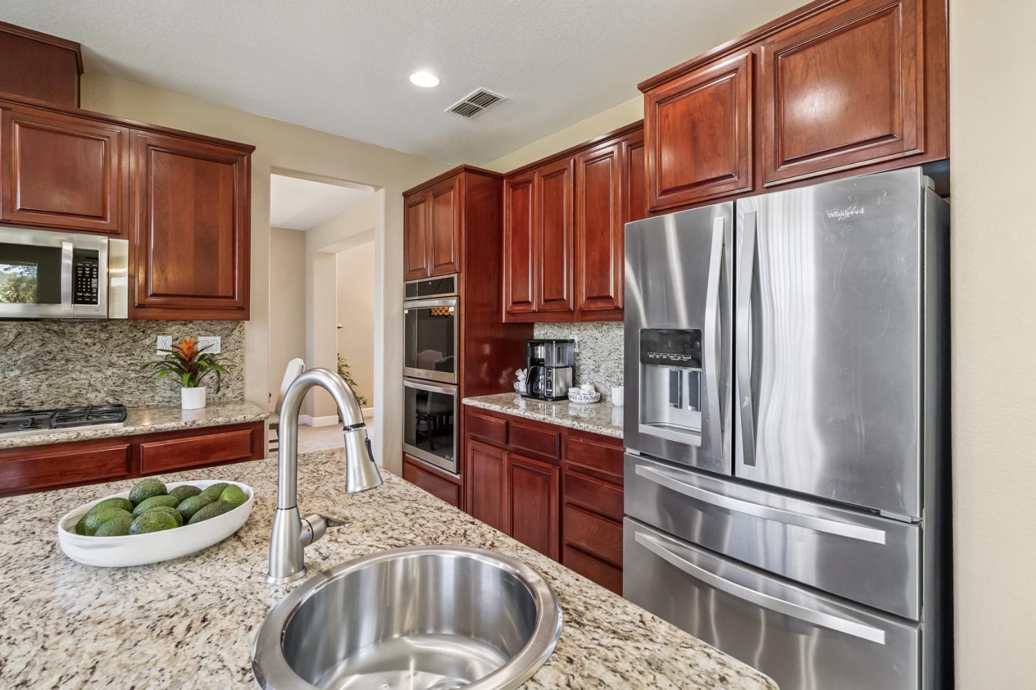 Detail Gallery Image 13 of 72 For 18400 Mandarin St, Woodland,  CA 95695 - 5 Beds | 4 Baths