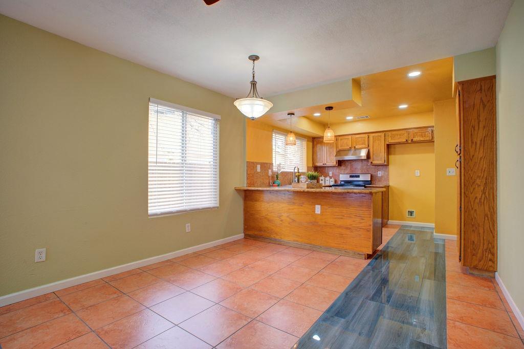 Detail Gallery Image 12 of 41 For 7610 Bluebrook Way, Sacramento,  CA 95823 - 4 Beds | 2/1 Baths