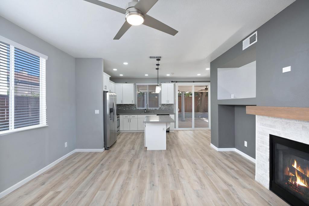 Detail Gallery Image 21 of 47 For 5512 Deepdale Way, Elk Grove,  CA 95758 - 4 Beds | 2/1 Baths