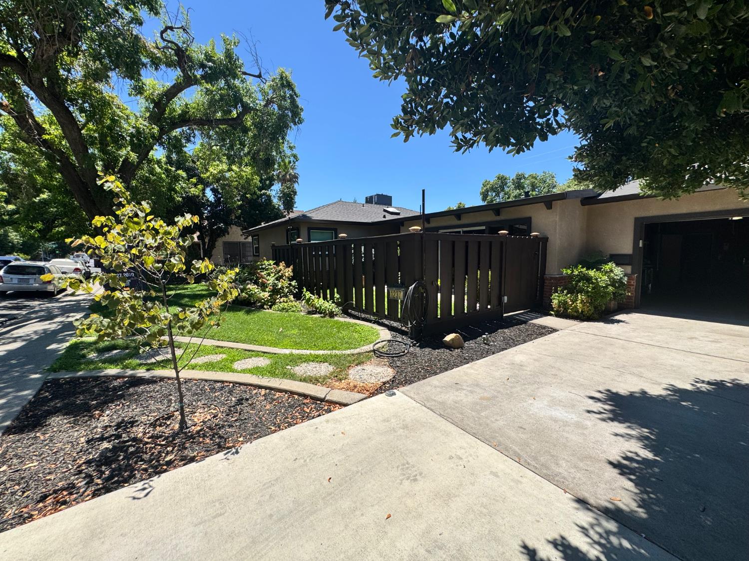 Detail Gallery Image 4 of 35 For 1237 College Ave, Modesto,  CA 95350 - 3 Beds | 1 Baths