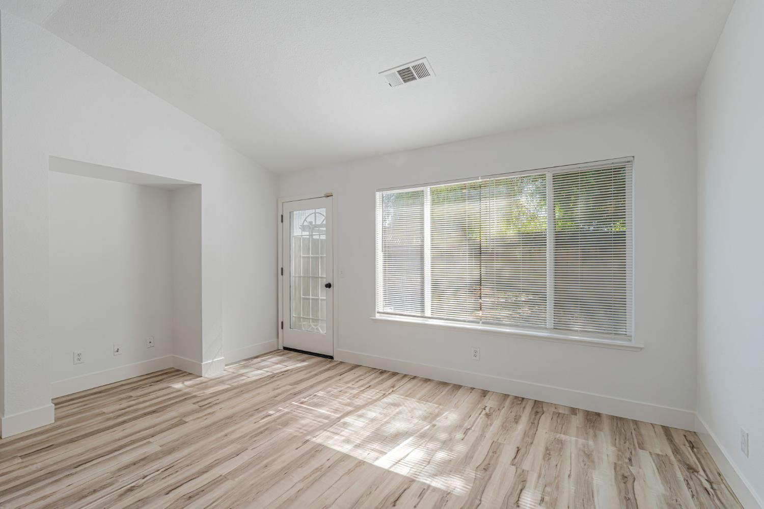 Detail Gallery Image 5 of 38 For 3828 Tern Ct, Merced,  CA 95340 - 3 Beds | 2 Baths