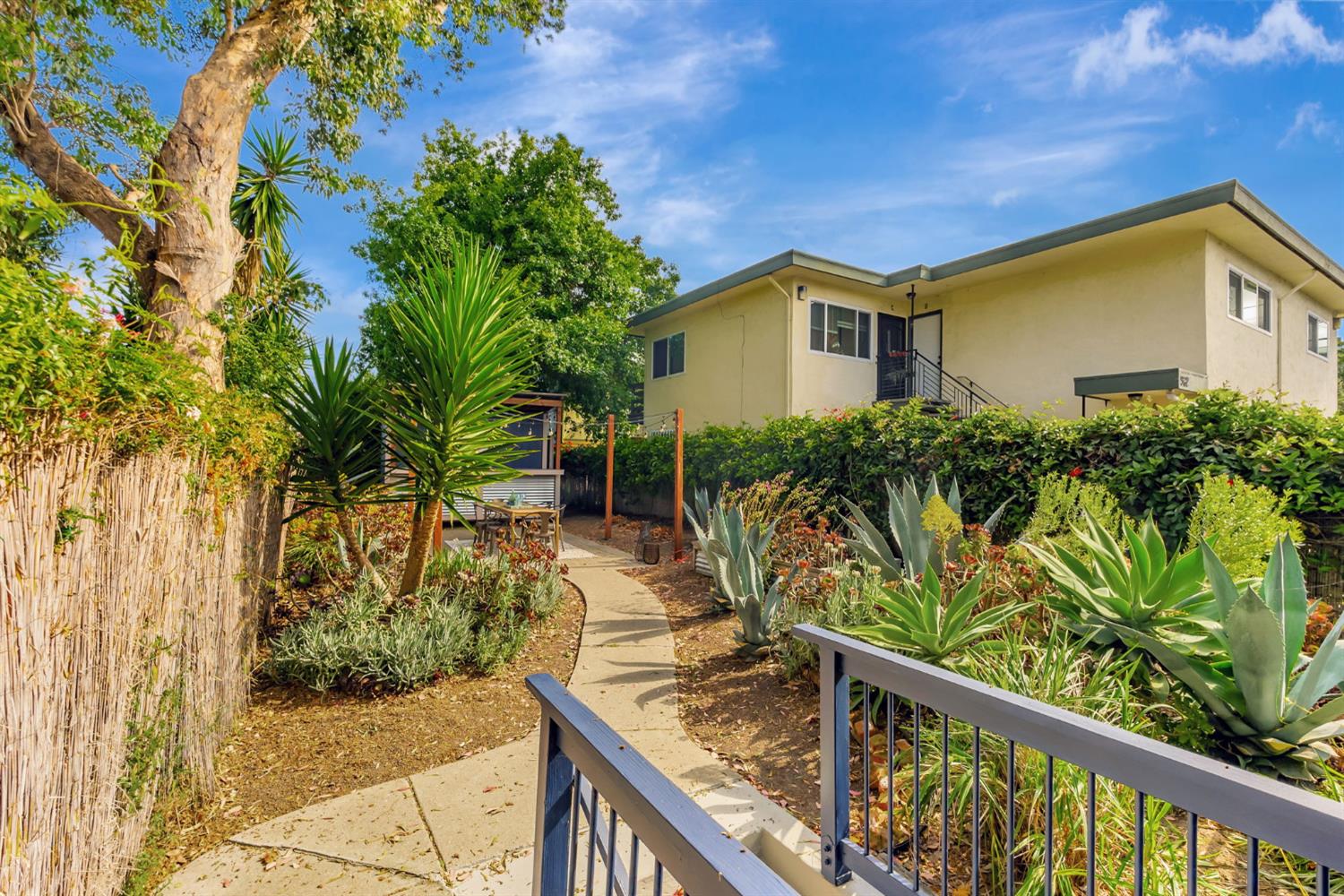 Detail Gallery Image 31 of 39 For 964 61st St, Oakland,  CA 94608 - 3 Beds | 2/1 Baths