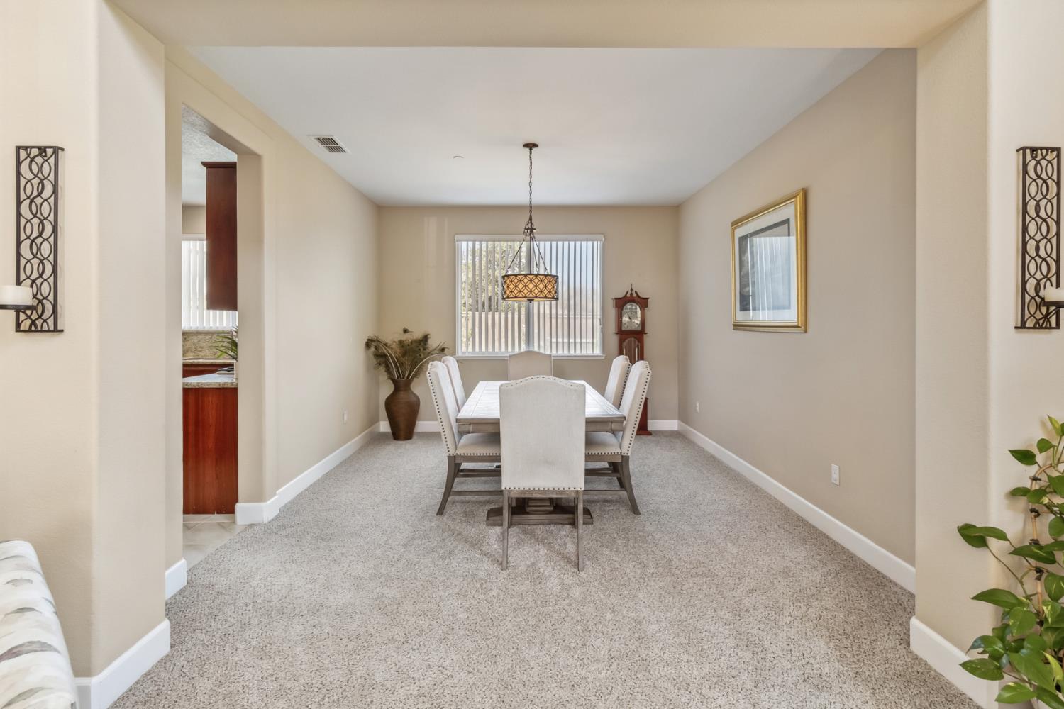 Detail Gallery Image 7 of 72 For 18400 Mandarin St, Woodland,  CA 95695 - 5 Beds | 4 Baths