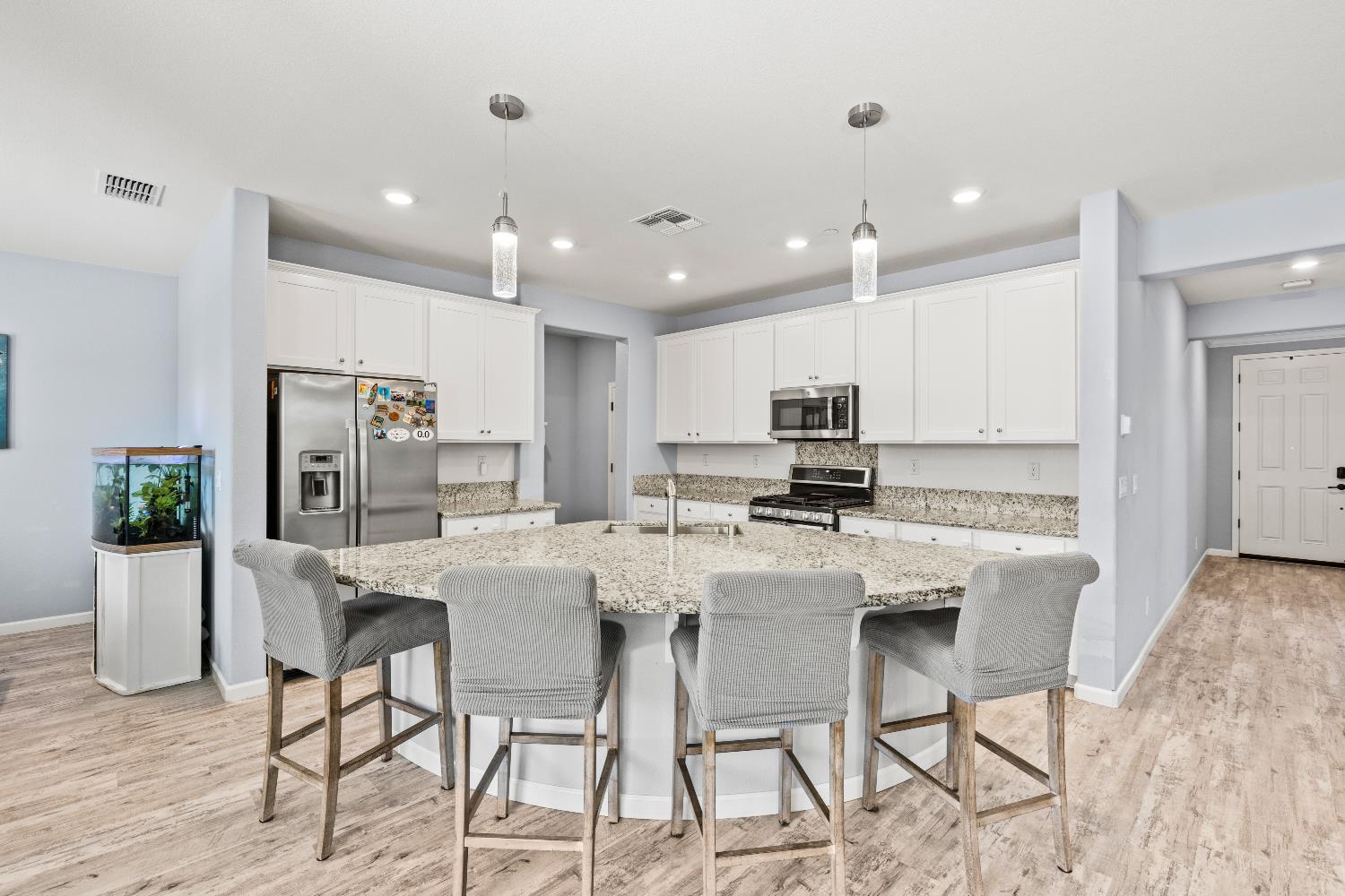Detail Gallery Image 10 of 41 For 3627 Edington Dr, Rancho Cordova,  CA 95742 - 4 Beds | 3 Baths