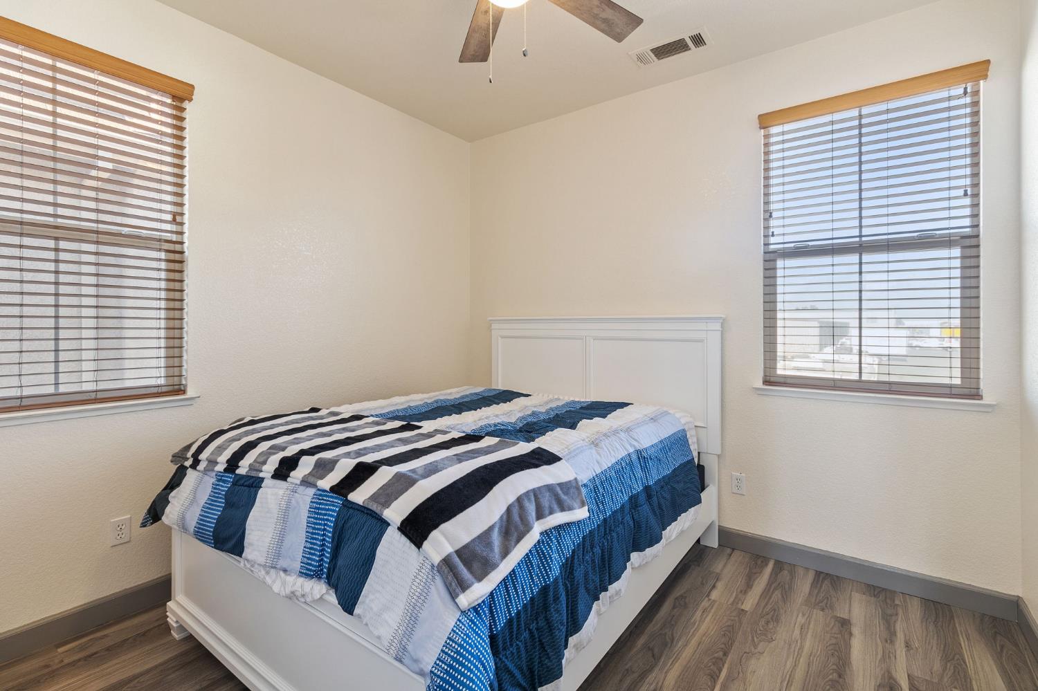 Detail Gallery Image 18 of 26 For 1725 Norwood Heights Ln, Ceres,  CA 95307 - 3 Beds | 2/1 Baths