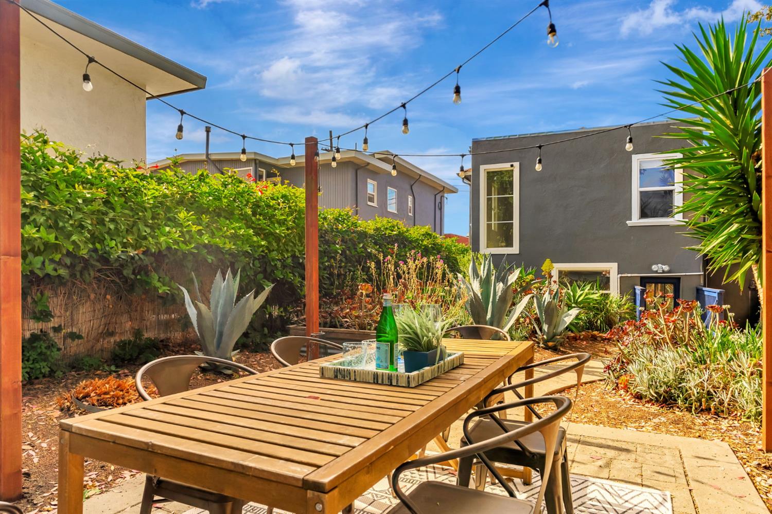 Detail Gallery Image 38 of 39 For 964 61st St, Oakland,  CA 94608 - 3 Beds | 2/1 Baths