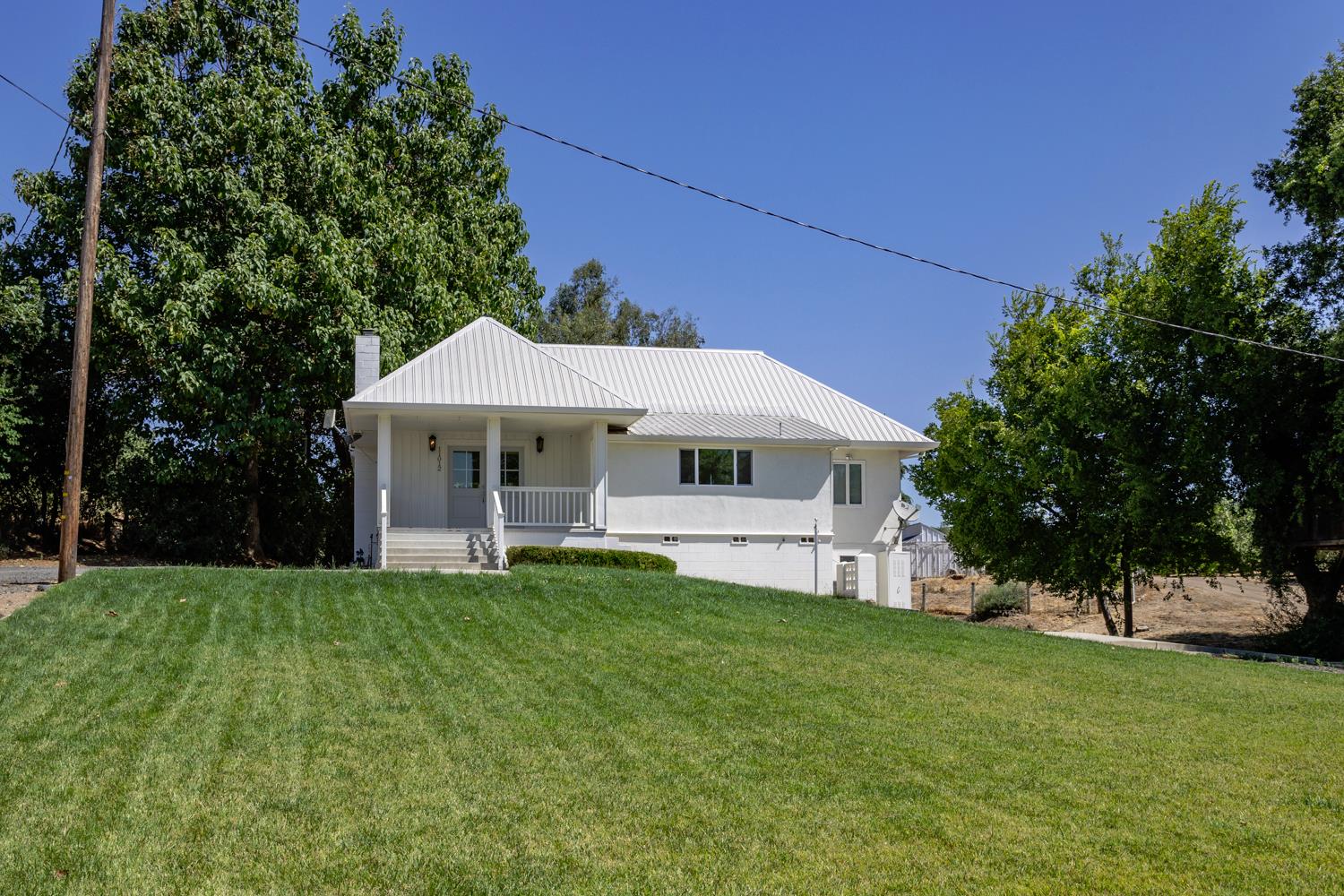 Detail Gallery Image 2 of 49 For 11012 Olive Rd, Oakdale,  CA 95361 - 3 Beds | 2 Baths
