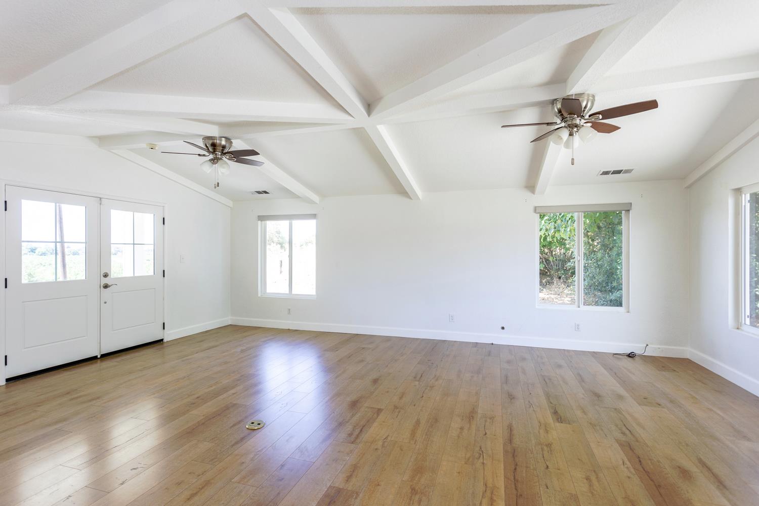 Detail Gallery Image 4 of 49 For 11012 Olive Rd, Oakdale,  CA 95361 - 3 Beds | 2 Baths
