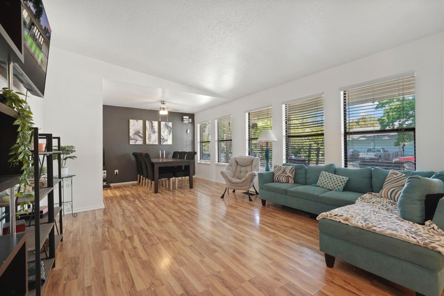 Detail Gallery Image 6 of 41 For 306 E Elise Ct, Modesto,  CA 95350 - 4 Beds | 3 Baths