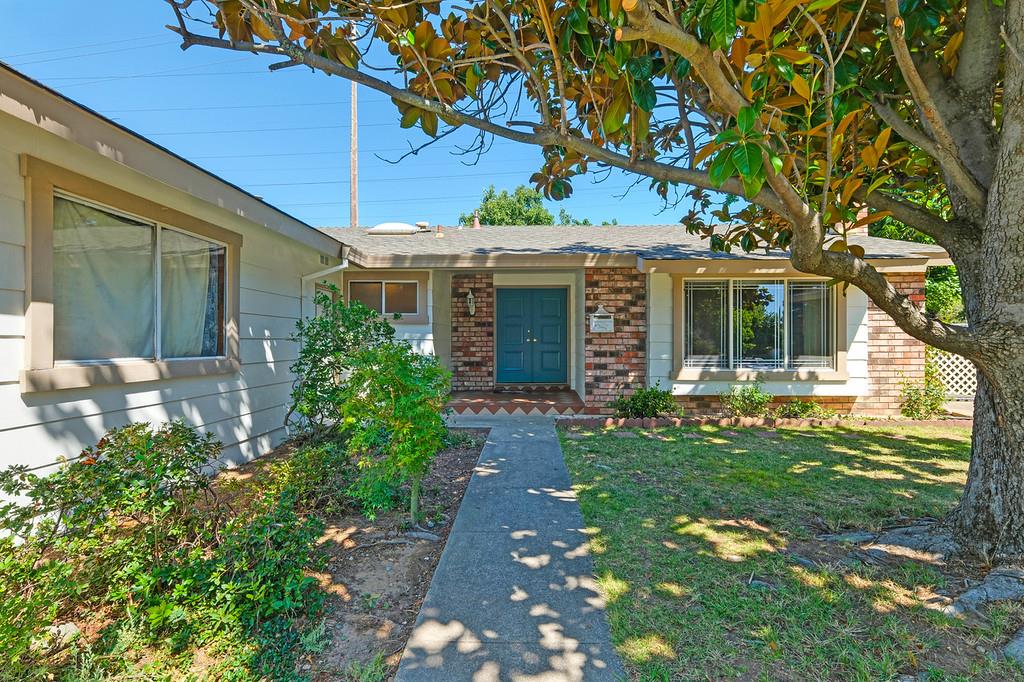Detail Gallery Image 4 of 34 For 8105 Highwood Way, Orangevale,  CA 95662 - 3 Beds | 2 Baths