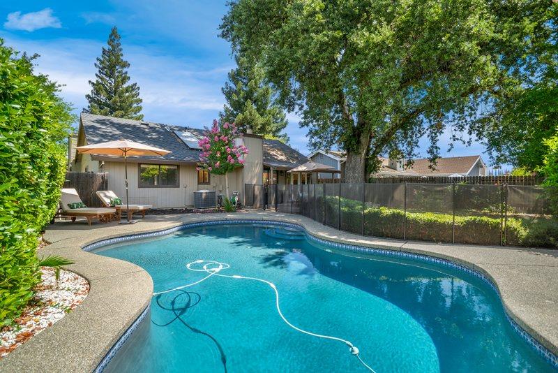 Detail Gallery Image 33 of 33 For 8216 Oakenshaw Way, Orangevale,  CA 95662 - 3 Beds | 2 Baths