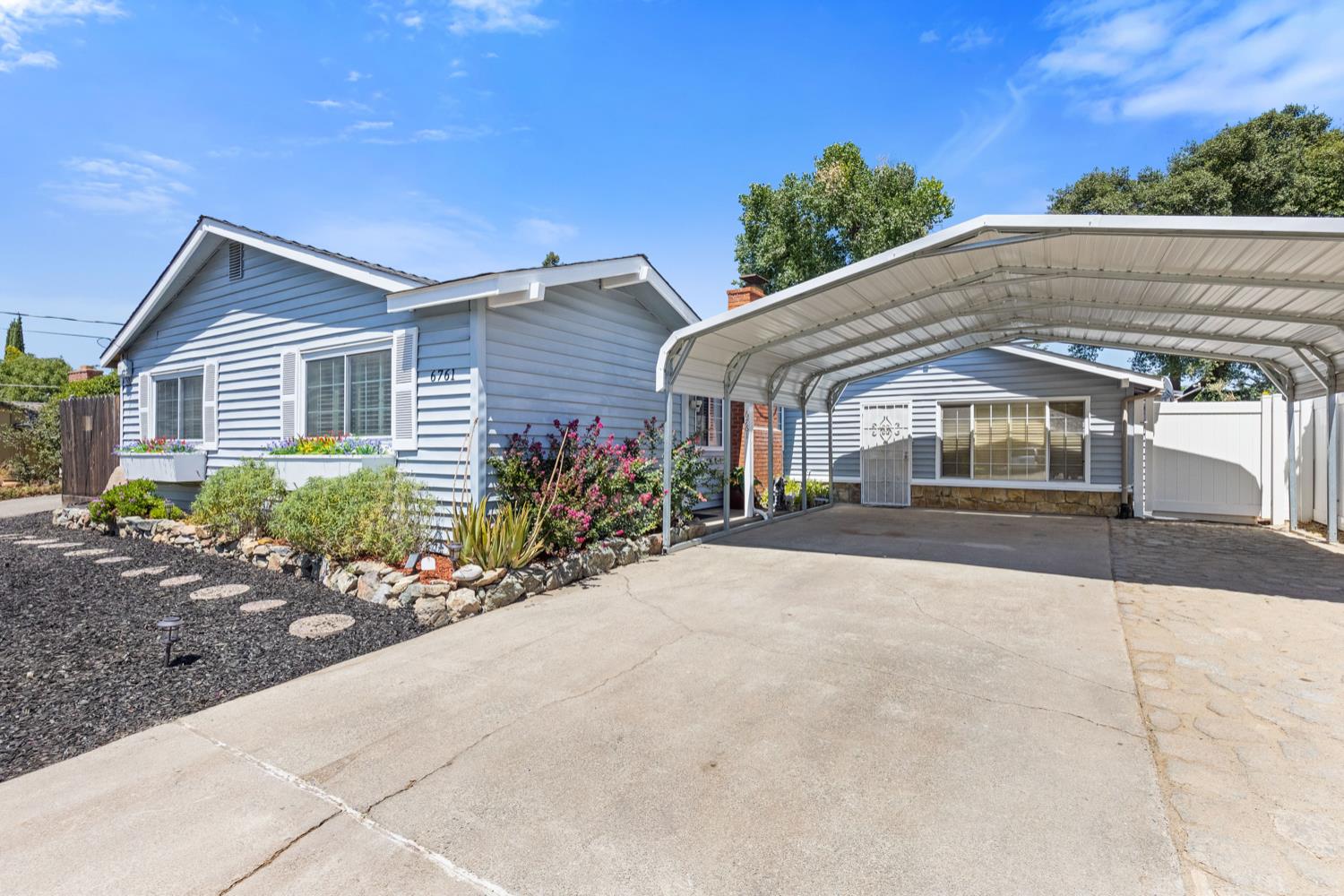 Detail Gallery Image 5 of 43 For 6761 Linda Sue Way, Fair Oaks,  CA 95628 - 3 Beds | 2 Baths