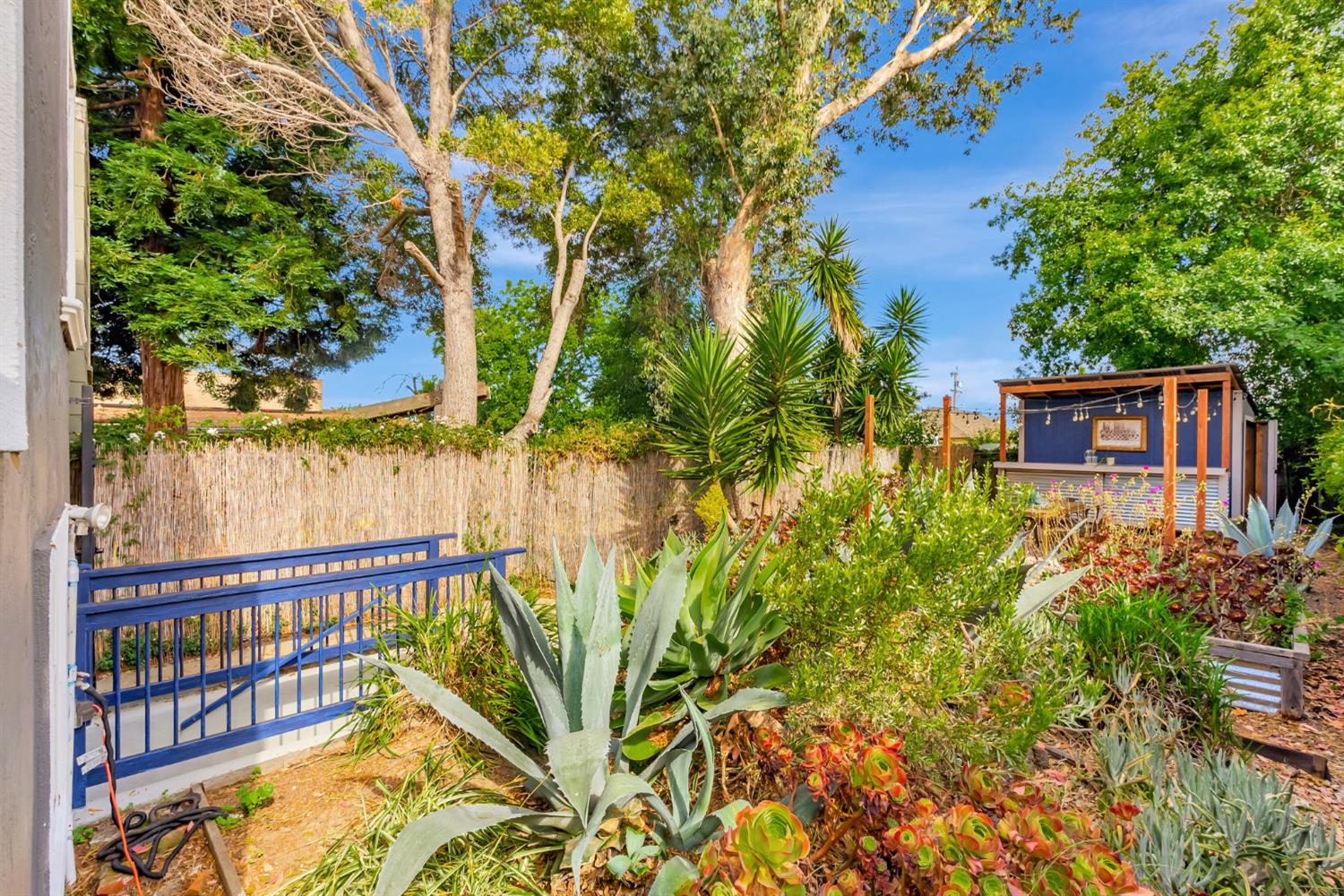 Detail Gallery Image 32 of 39 For 964 61st St, Oakland,  CA 94608 - 3 Beds | 2/1 Baths