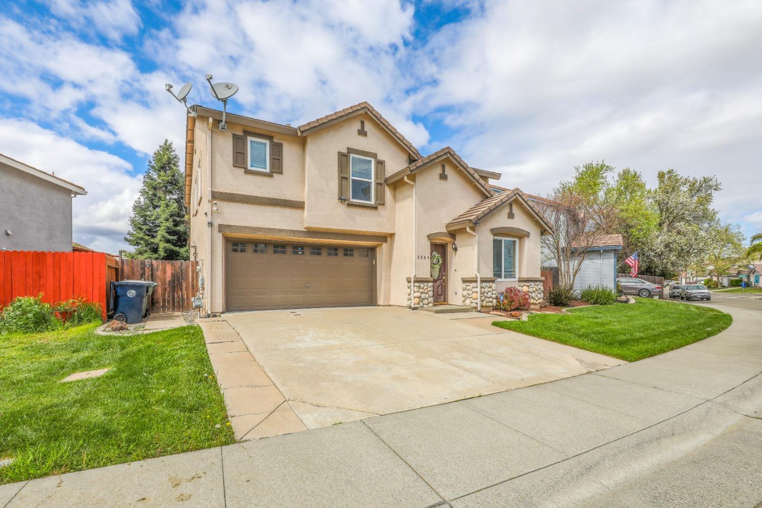 Detail Gallery Image 2 of 44 For 3355 Calla Lily Way, Sacramento,  CA 95833 - 5 Beds | 2/1 Baths