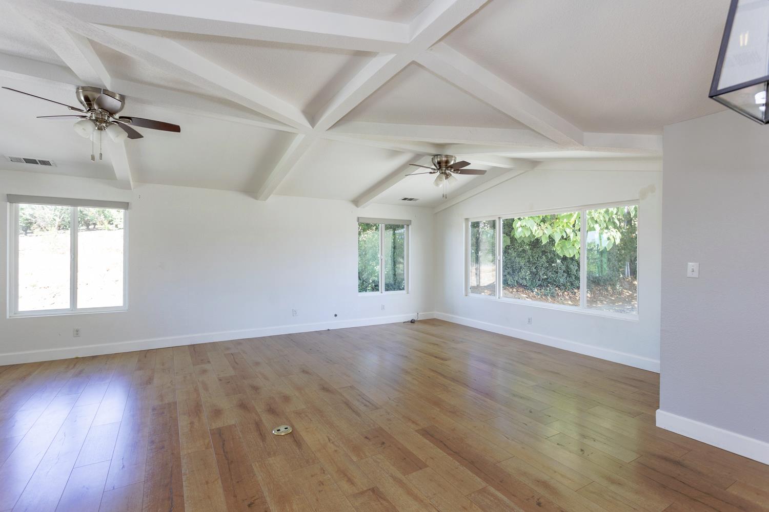 Detail Gallery Image 5 of 49 For 11012 Olive Rd, Oakdale,  CA 95361 - 3 Beds | 2 Baths