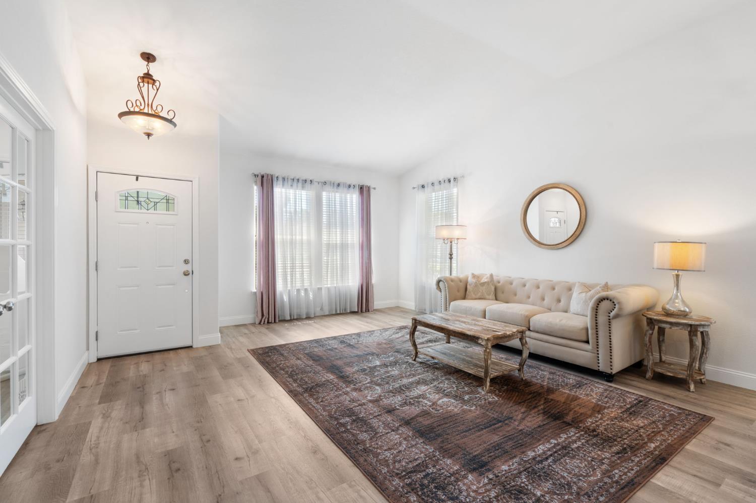 Detail Gallery Image 3 of 26 For 3900 Ginko Way, Sacramento,  CA 95834 - 3 Beds | 2 Baths