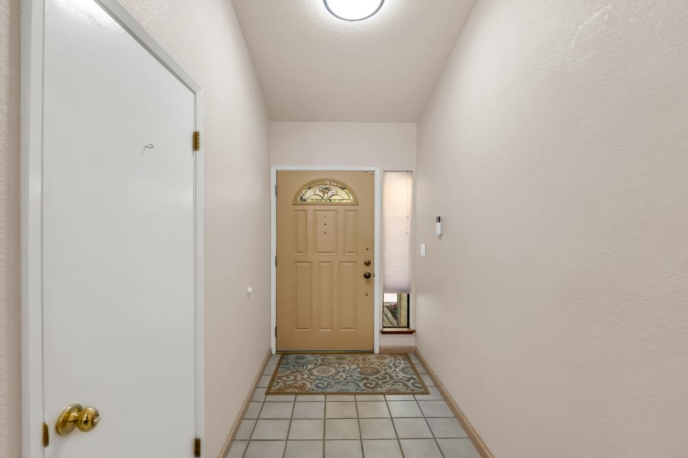 Detail Gallery Image 10 of 59 For 7527 Island Way, Sacramento,  CA 95831 - 3 Beds | 2 Baths