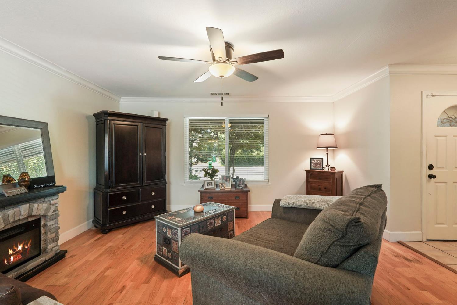 Detail Gallery Image 5 of 52 For 2457 Rockingham Cir, Lodi,  CA 95242 - 4 Beds | 2/1 Baths