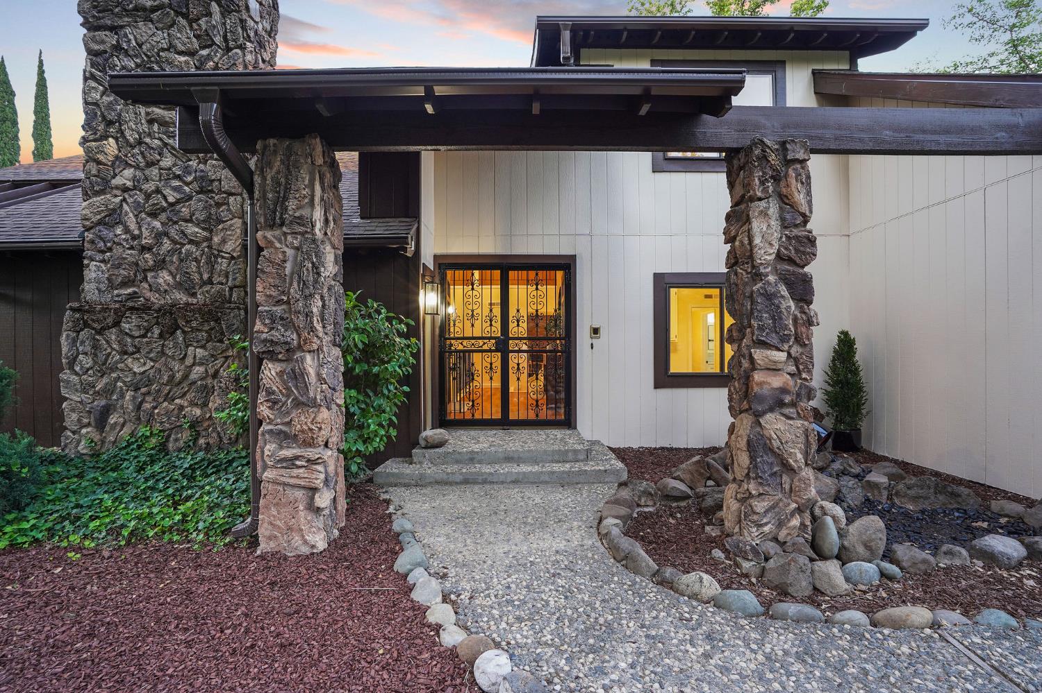 Detail Gallery Image 1 of 87 For 9775 Oak Leaf Way, Granite Bay,  CA 95746 - 5 Beds | 3 Baths