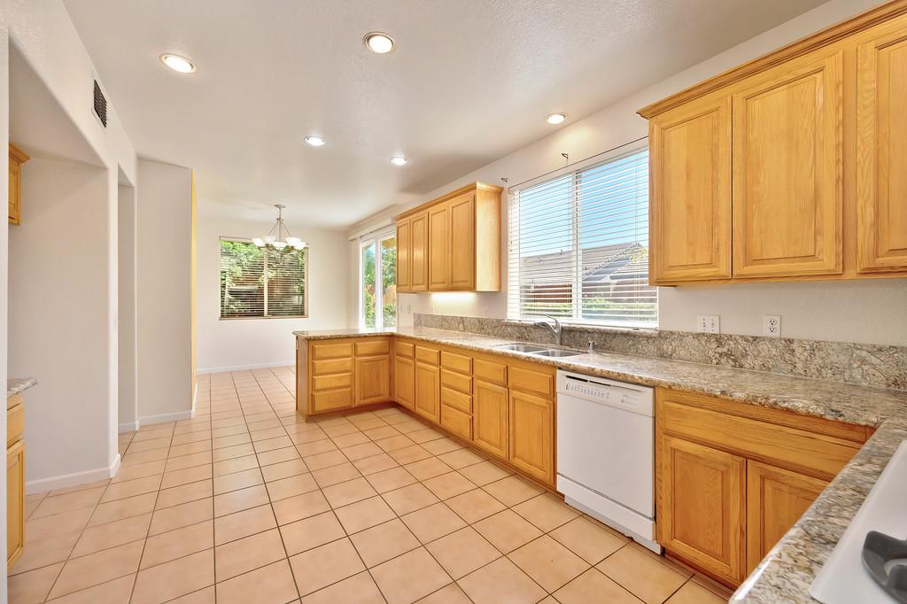 Detail Gallery Image 24 of 56 For 7850 Gazelle Trail Way, Antelope,  CA 95843 - 5 Beds | 3 Baths