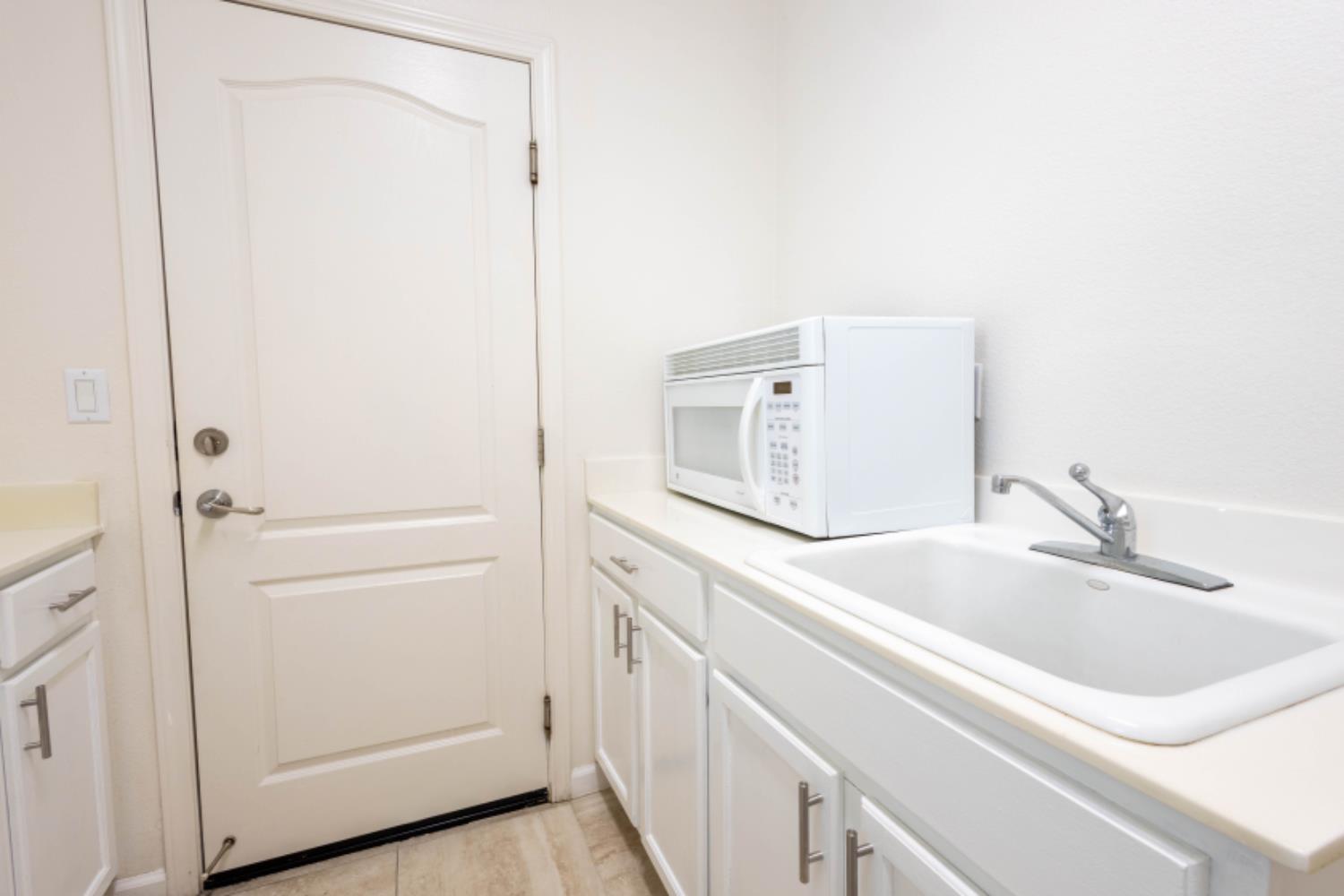 Detail Gallery Image 24 of 34 For 8328 Dandelion Dr, Elk Grove,  CA 95624 - 4 Beds | 2 Baths