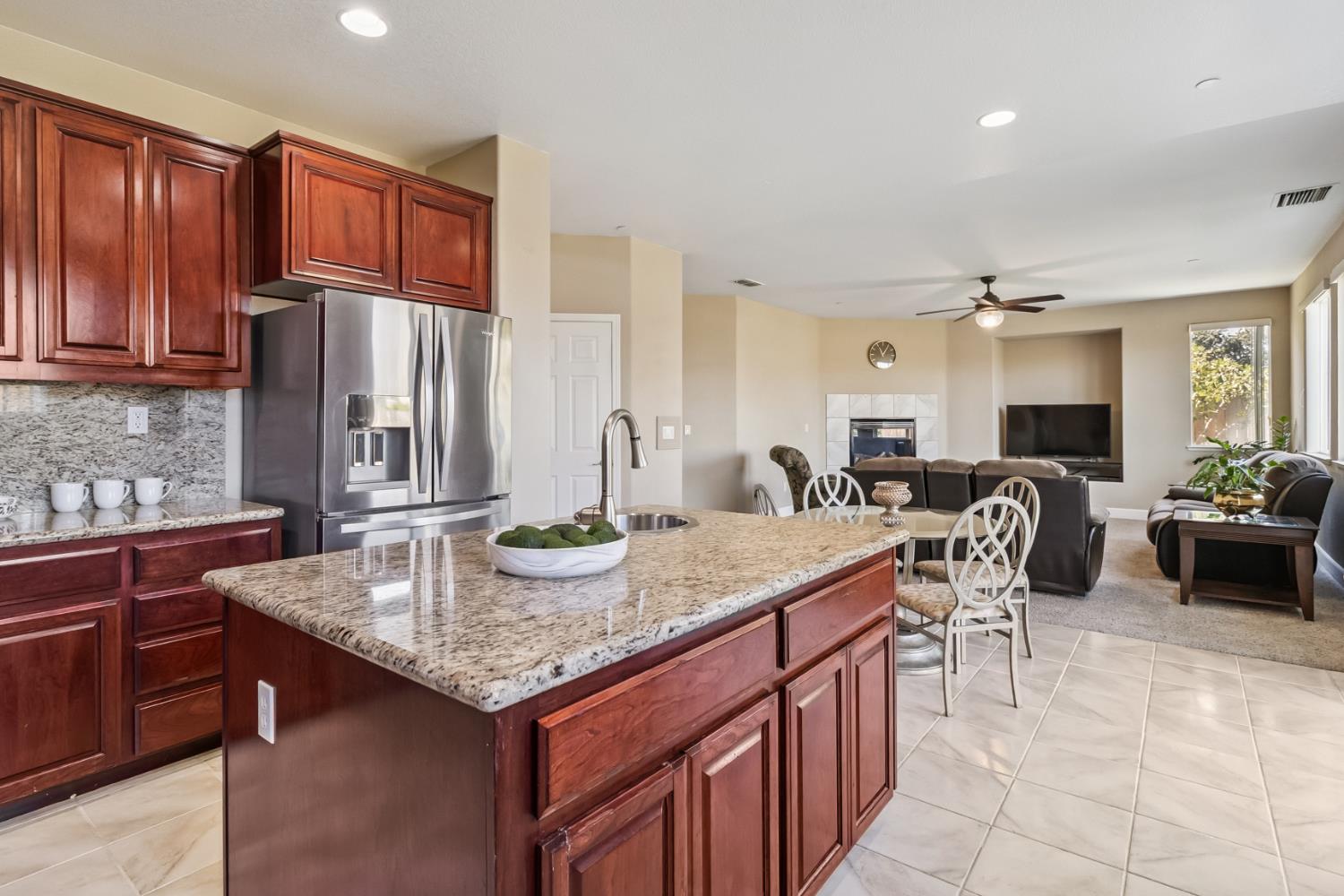 Detail Gallery Image 10 of 72 For 18400 Mandarin St, Woodland,  CA 95695 - 5 Beds | 4 Baths