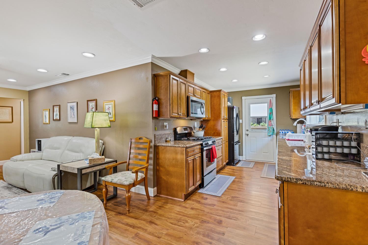 Detail Gallery Image 10 of 43 For 6761 Linda Sue Way, Fair Oaks,  CA 95628 - 3 Beds | 2 Baths