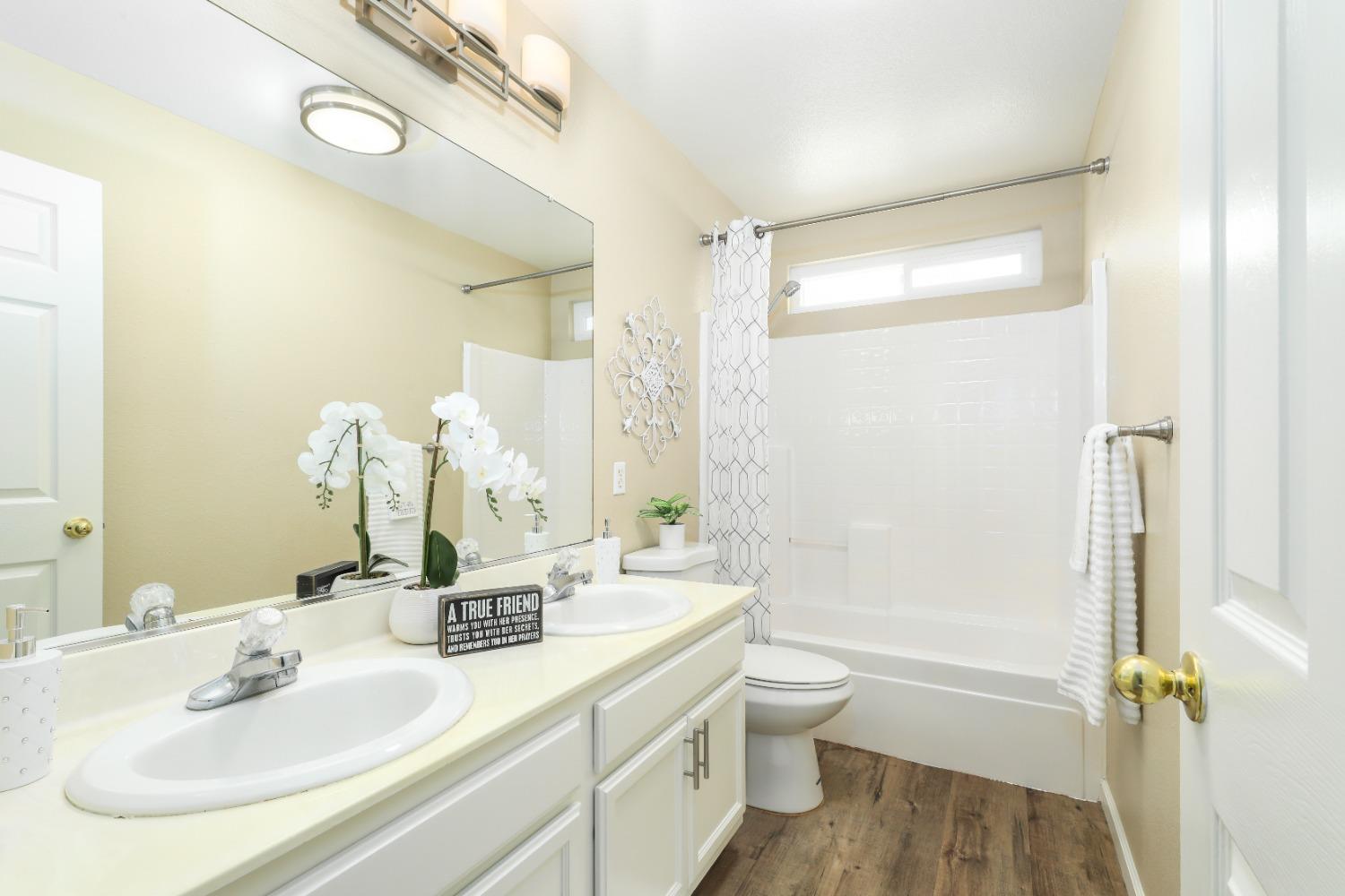 Detail Gallery Image 15 of 44 For 3355 Calla Lily Way, Sacramento,  CA 95833 - 5 Beds | 2/1 Baths