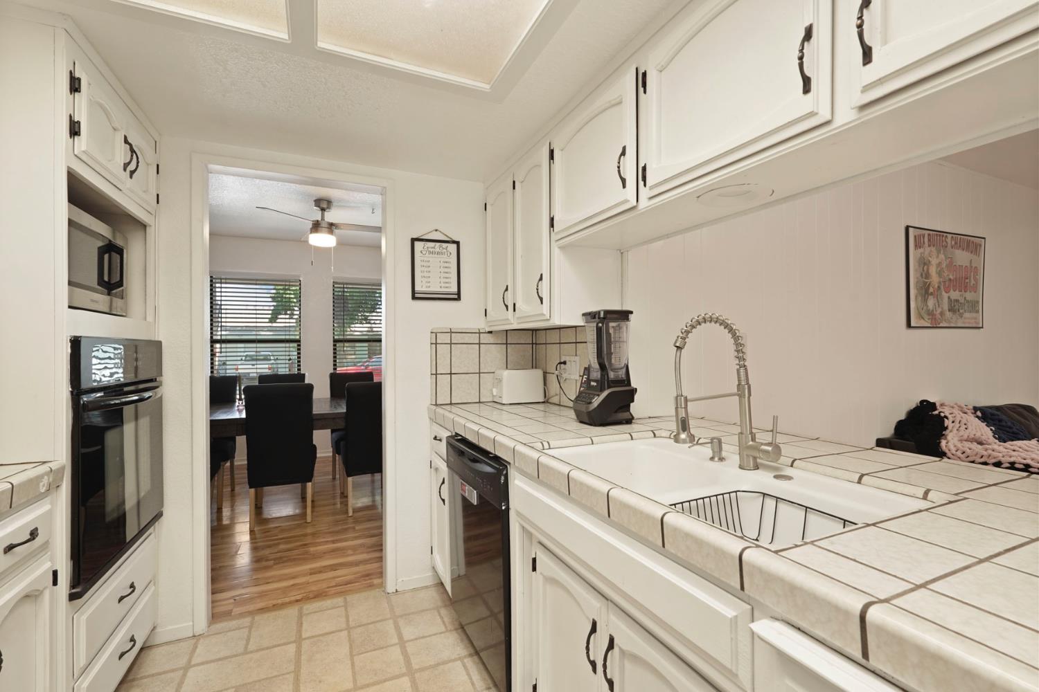 Detail Gallery Image 17 of 41 For 306 E Elise Ct, Modesto,  CA 95350 - 4 Beds | 3 Baths