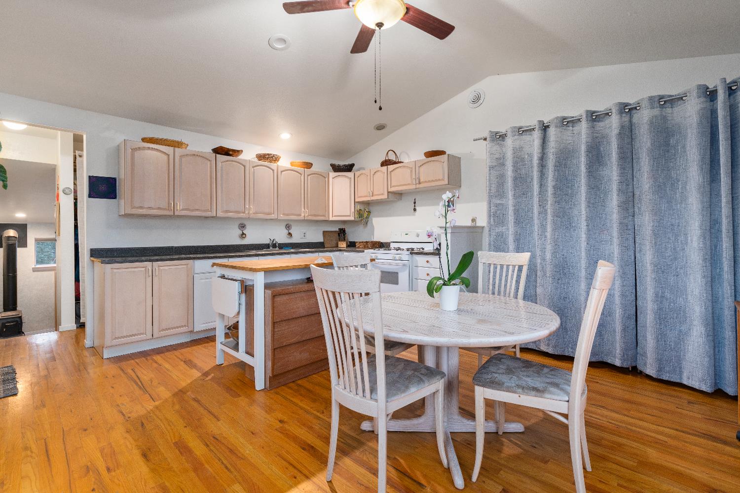 Detail Gallery Image 10 of 87 For 15528 Ca-49, Camptonville,  CA 95922 - 1 Beds | 2 Baths