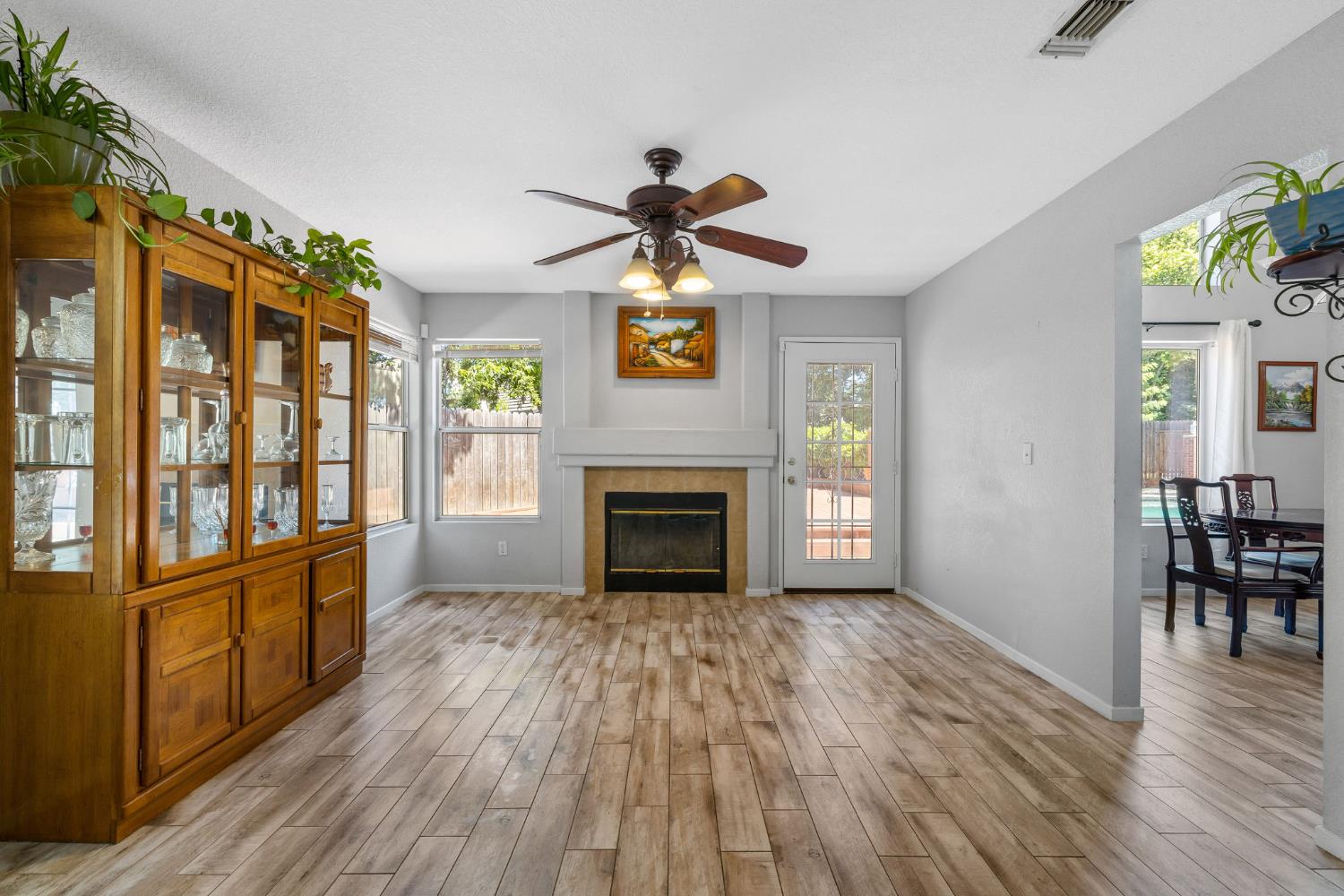 Detail Gallery Image 9 of 47 For 8347 Delta Sand, Elk Grove,  CA 95758 - 4 Beds | 2/1 Baths