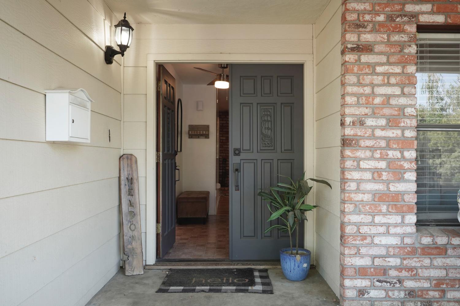 Detail Gallery Image 4 of 41 For 306 E Elise Ct, Modesto,  CA 95350 - 4 Beds | 3 Baths