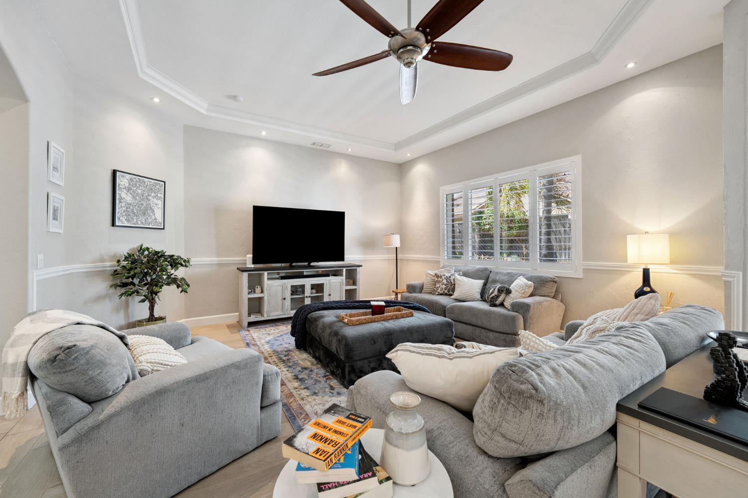 Detail Gallery Image 10 of 60 For 5054 Stroman Ln, Sacramento,  CA 95835 - 3 Beds | 2/1 Baths