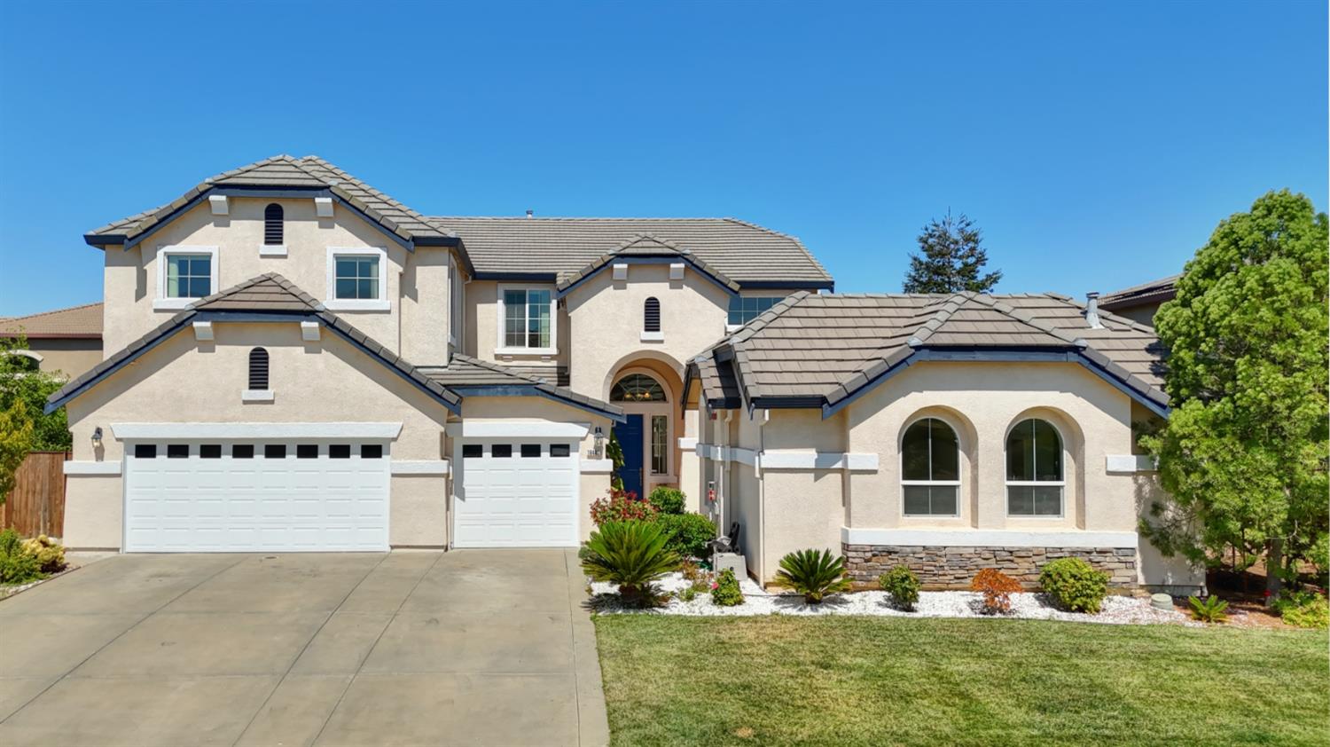 Detail Gallery Image 1 of 72 For 18400 Mandarin St, Woodland,  CA 95695 - 5 Beds | 4 Baths