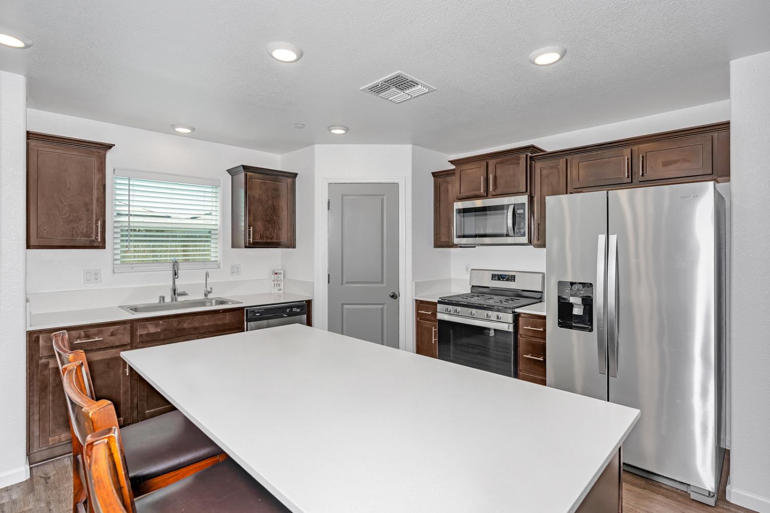Detail Gallery Image 29 of 58 For 1807 Patricia Ct, Los Banos,  CA 93635 - 4 Beds | 3 Baths