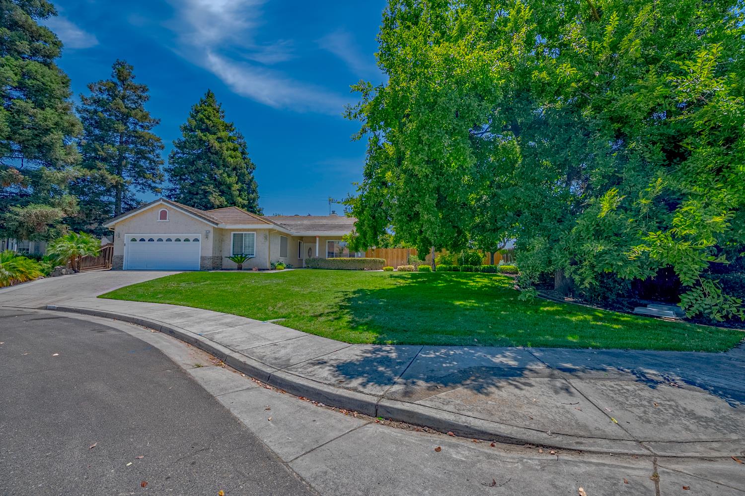 Detail Gallery Image 4 of 53 For 1079 Rosehill Dr, Chowchilla,  CA 93610 - 4 Beds | 2 Baths