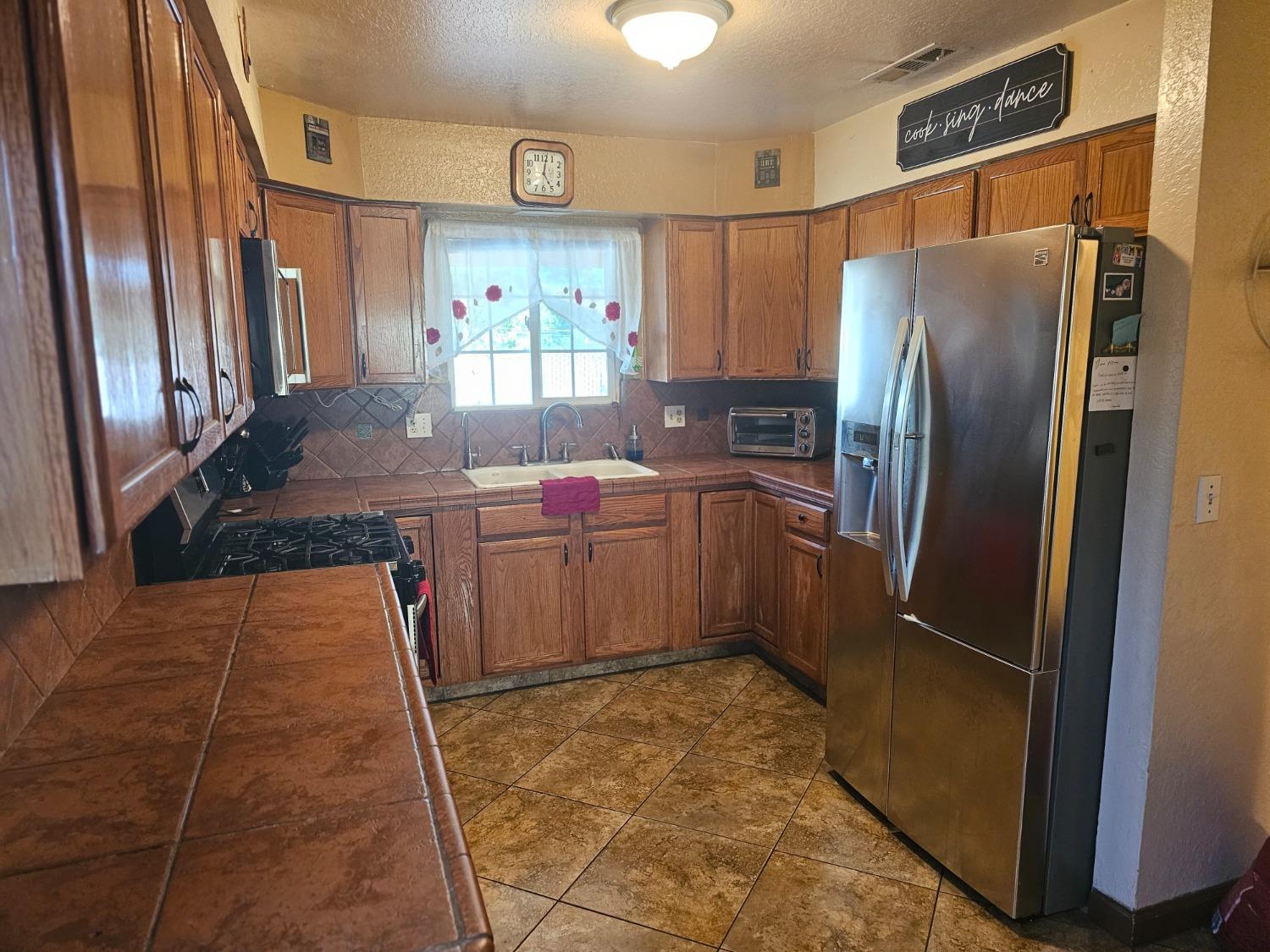 Detail Gallery Image 6 of 15 For 2372 Lance St, Merced,  CA 95348 - 3 Beds | 2 Baths