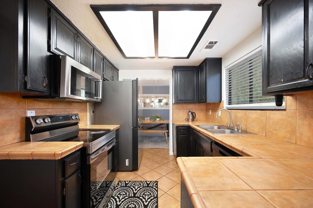 Detail Gallery Image 13 of 45 For 3429 Alisa Ct, Modesto,  CA 95356 - 4 Beds | 2/1 Baths