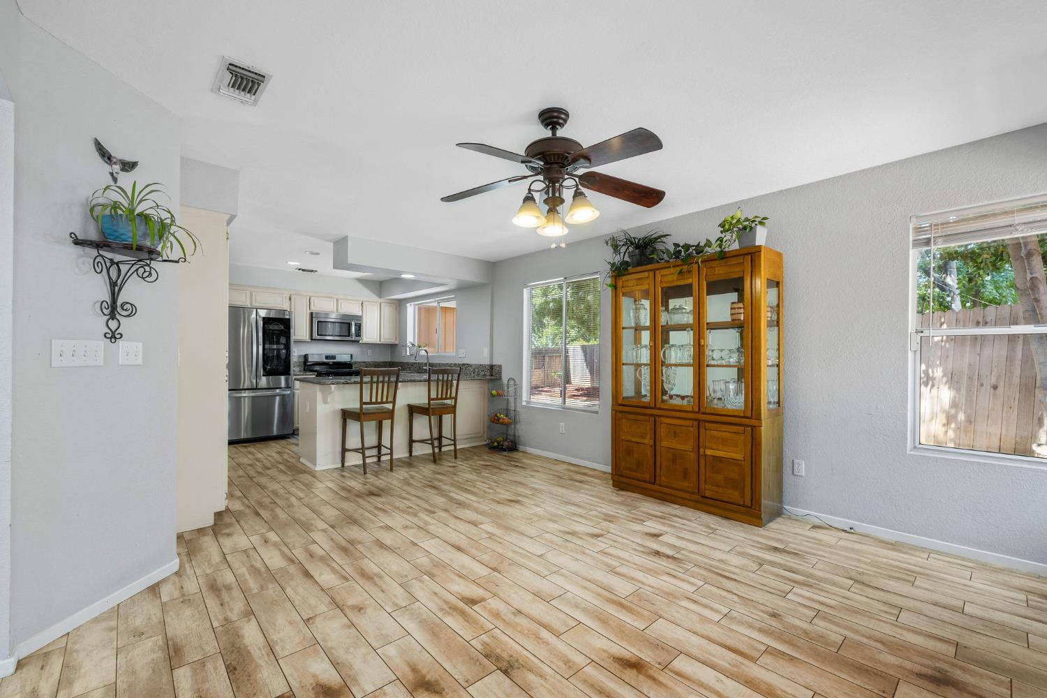 Detail Gallery Image 10 of 47 For 8347 Delta Sand, Elk Grove,  CA 95758 - 4 Beds | 2/1 Baths
