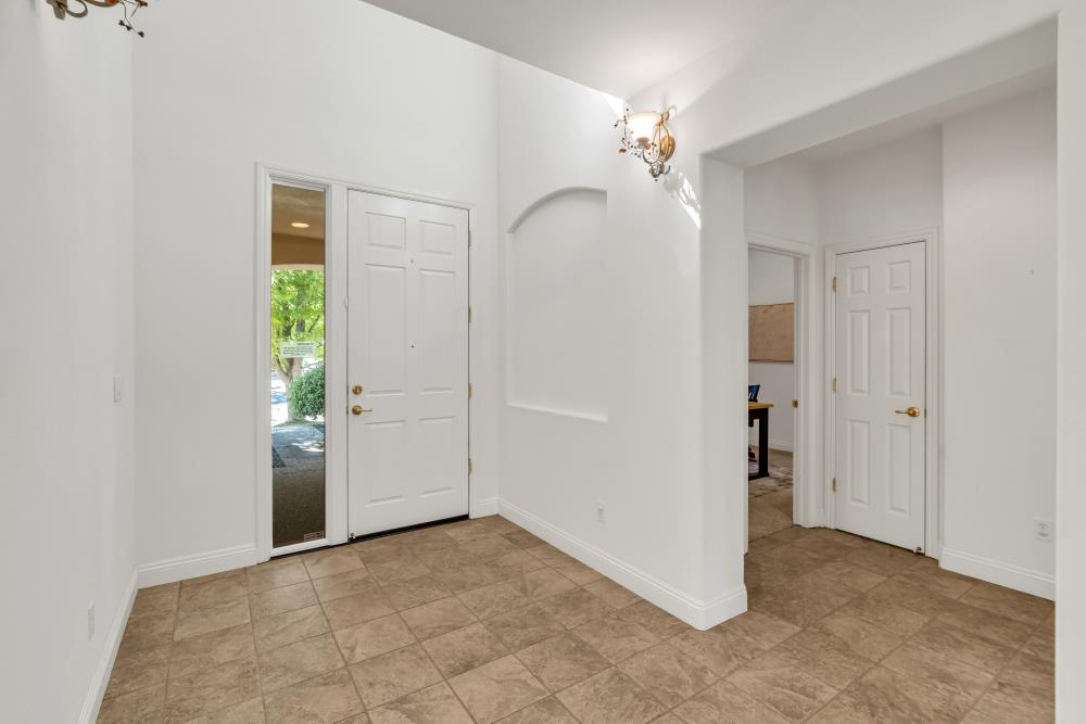 Detail Gallery Image 7 of 60 For 200 Orrington Cir, Sacramento,  CA 95835 - 4 Beds | 3/1 Baths