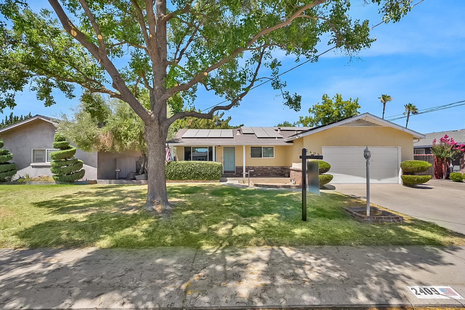 Detail Gallery Image 1 of 14 For 2409 Henry Ave, Ceres,  CA 95307 - 3 Beds | 2 Baths