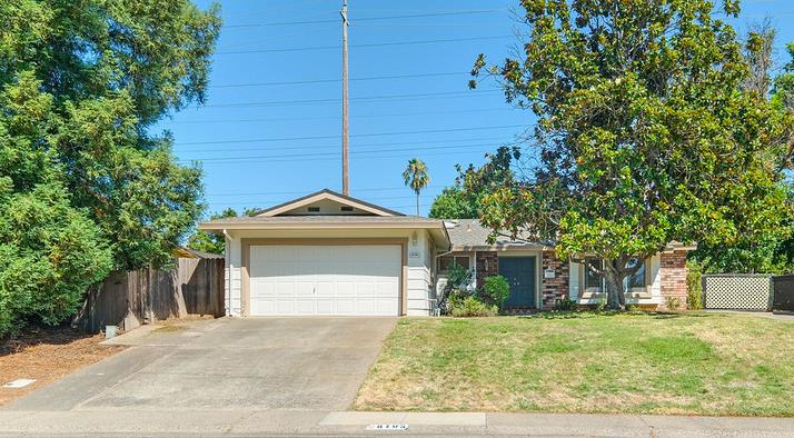 Detail Gallery Image 1 of 34 For 8105 Highwood Way, Orangevale,  CA 95662 - 3 Beds | 2 Baths
