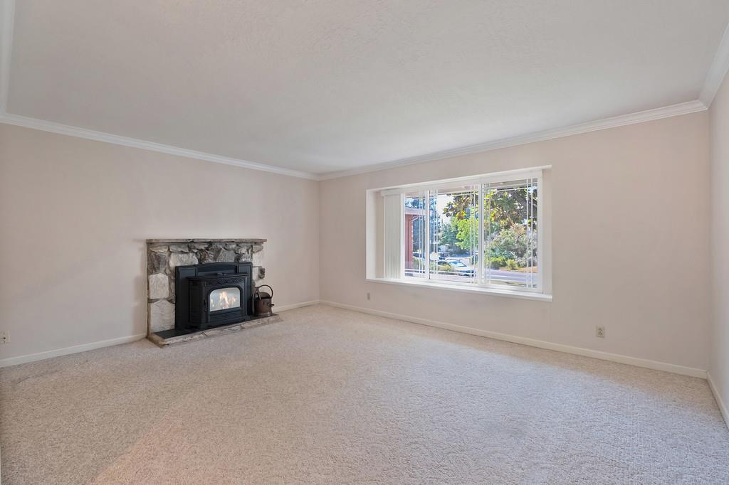 Detail Gallery Image 8 of 34 For 8105 Highwood Way, Orangevale,  CA 95662 - 3 Beds | 2 Baths