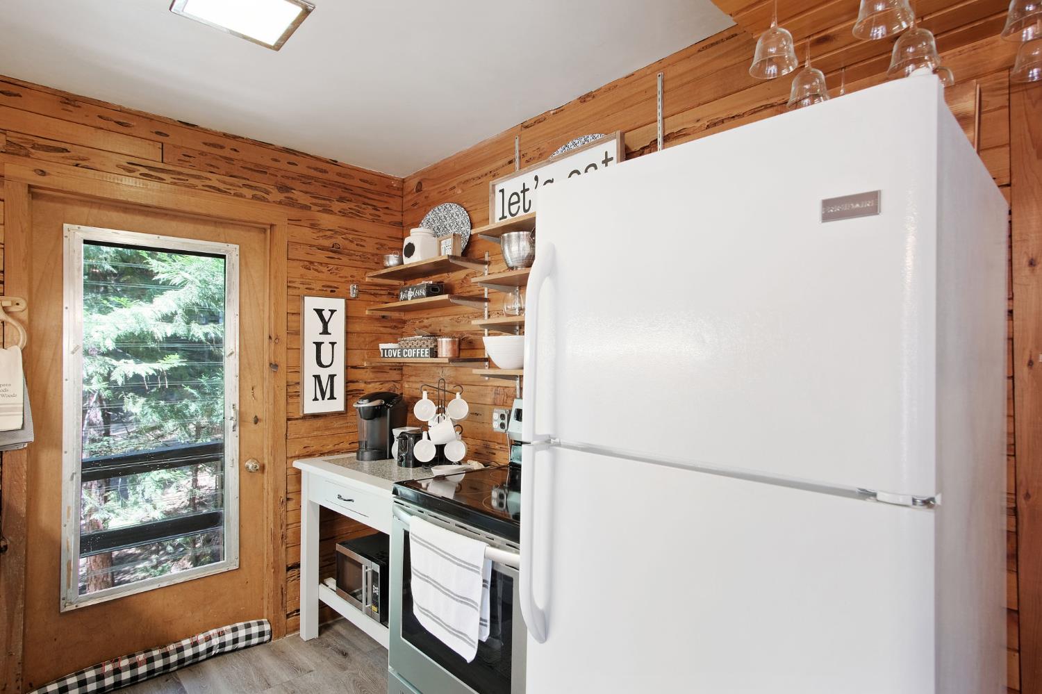 Detail Gallery Image 14 of 35 For 20695 N Haiapo Rd, Mi Wuk Village,  CA 95346 - 3 Beds | 1/1 Baths