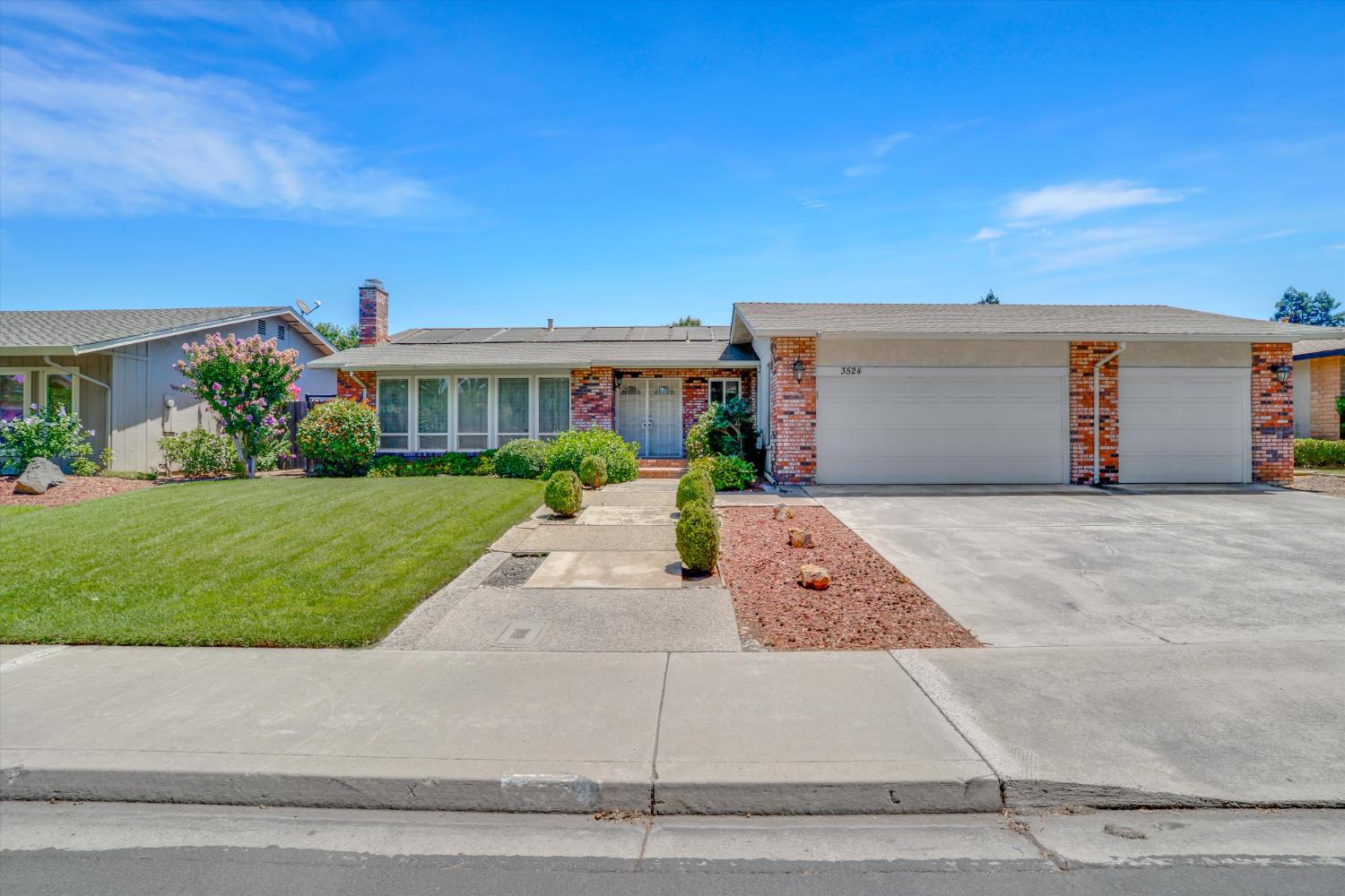 Detail Gallery Image 1 of 35 For 3524 Marsala Way, Modesto,  CA 95356 - 3 Beds | 2 Baths