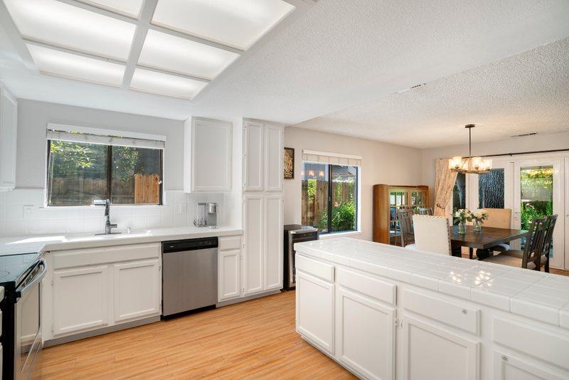 Detail Gallery Image 13 of 33 For 8216 Oakenshaw Way, Orangevale,  CA 95662 - 3 Beds | 2 Baths