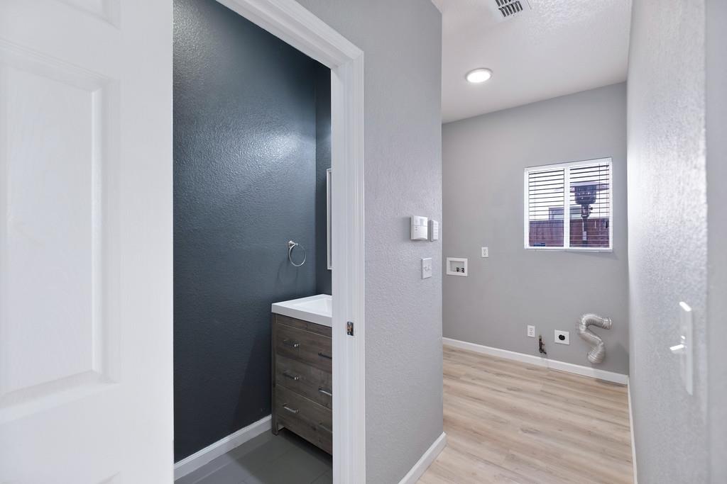 Detail Gallery Image 25 of 47 For 5512 Deepdale Way, Elk Grove,  CA 95758 - 4 Beds | 2/1 Baths