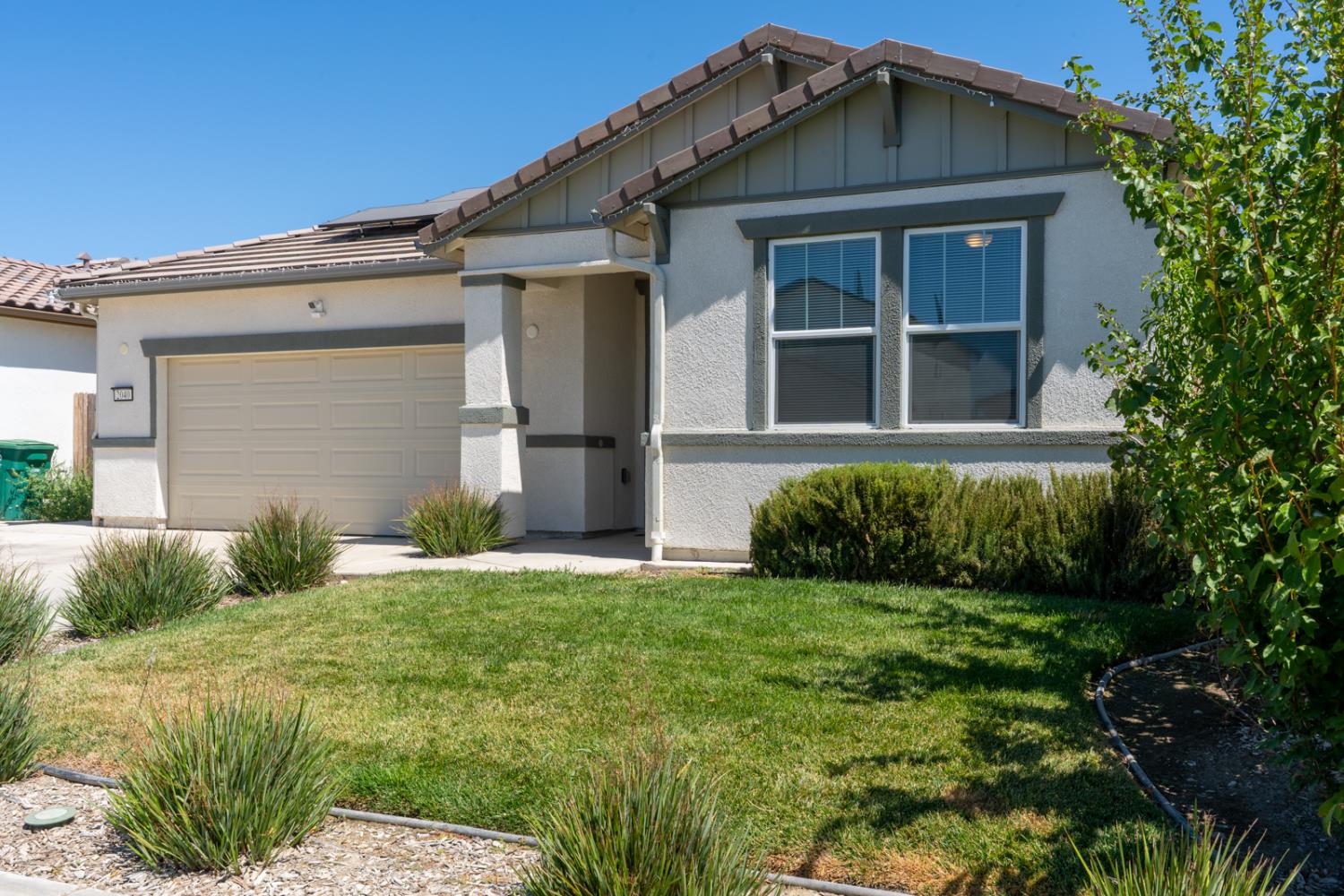 Detail Gallery Image 2 of 46 For 2040 Edwards St, Los Banos,  CA 93635 - 4 Beds | 3 Baths