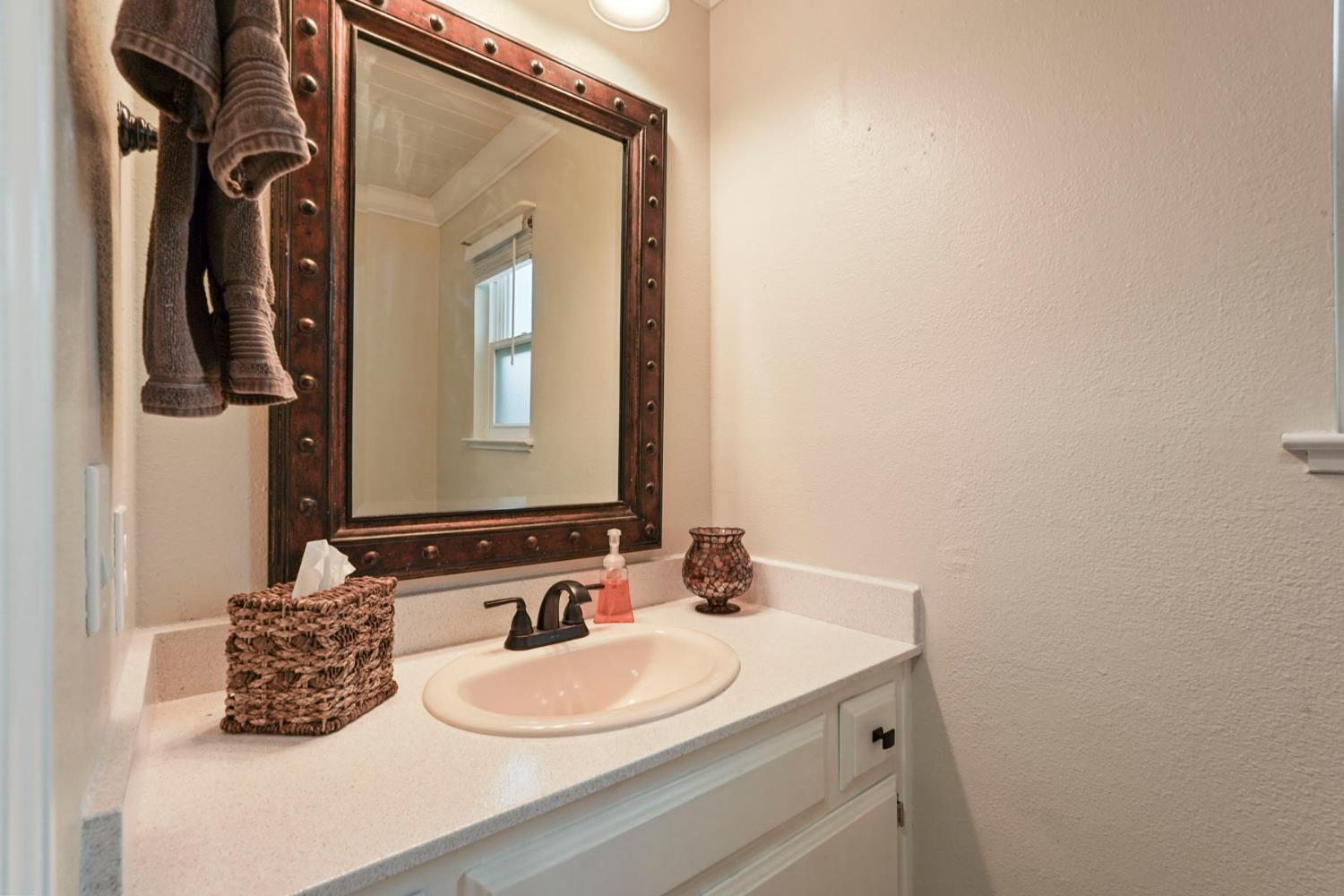 Detail Gallery Image 38 of 52 For 2457 Rockingham Cir, Lodi,  CA 95242 - 4 Beds | 2/1 Baths