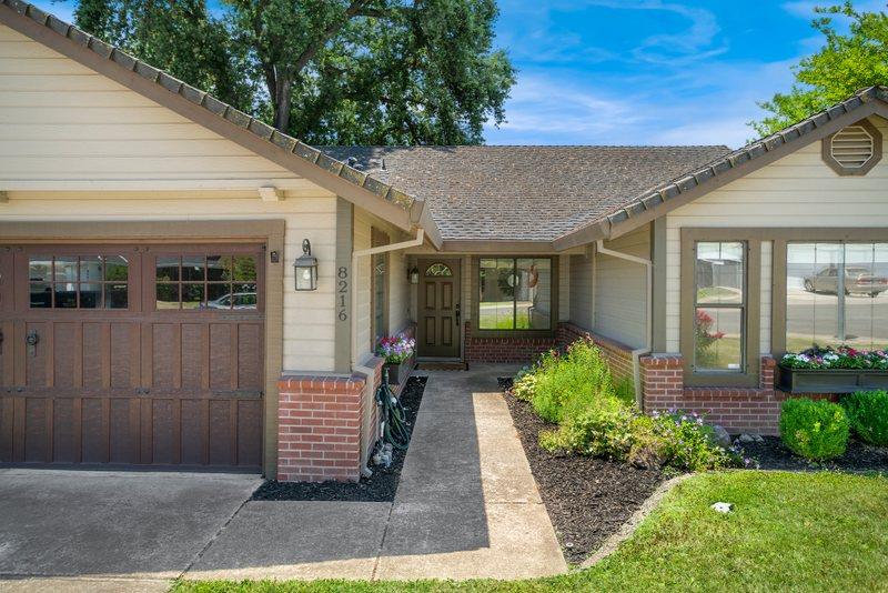 Detail Gallery Image 3 of 33 For 8216 Oakenshaw Way, Orangevale,  CA 95662 - 3 Beds | 2 Baths